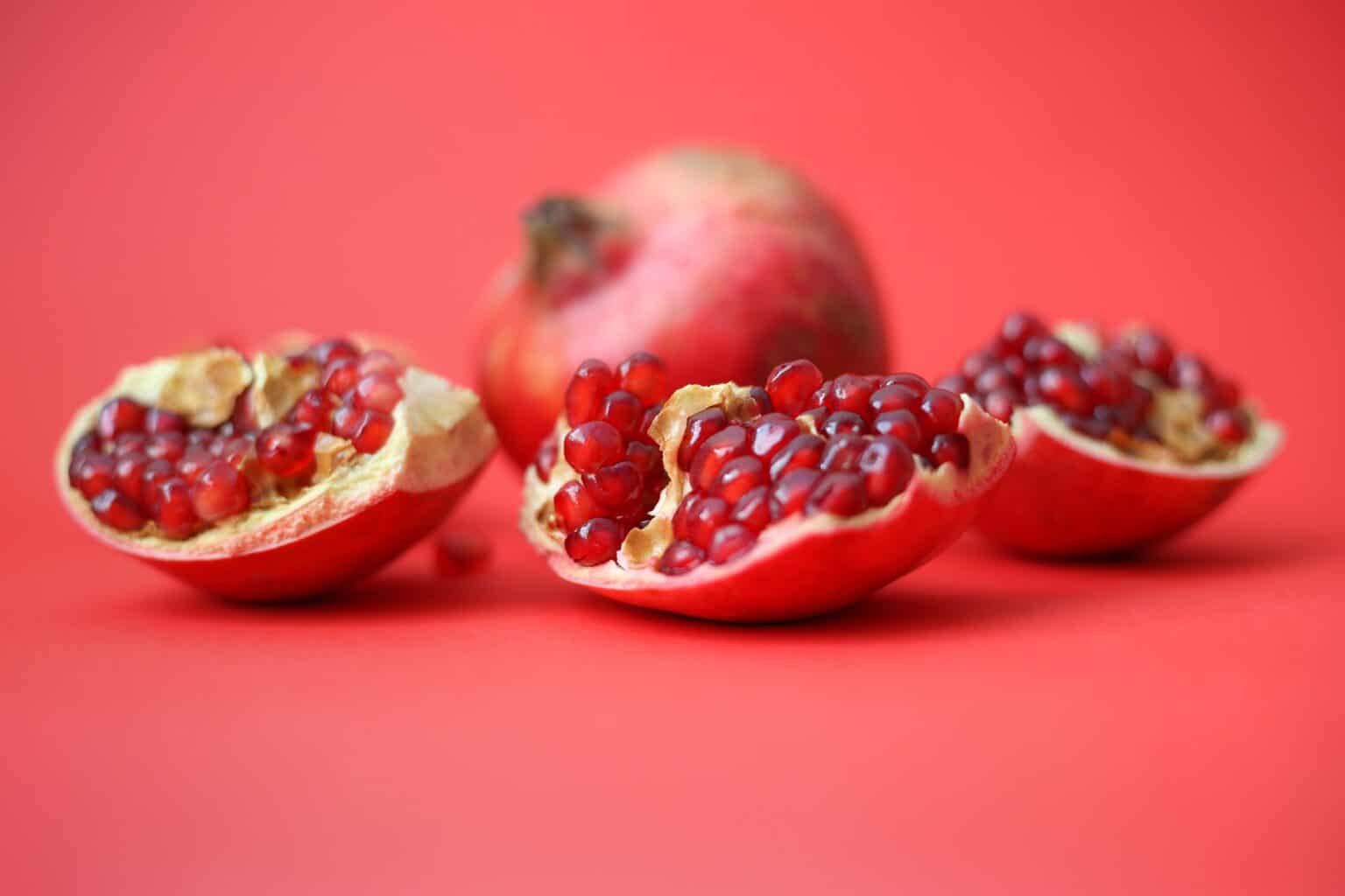 how many pomegranates are in a cup of seeds